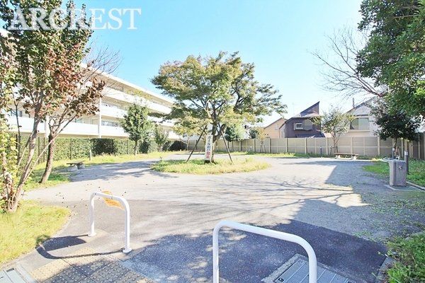 ���ӊ� �c���꒚�ڃJ�G�f�̎����� �k��10���B�v���E�h�c���K�[�f���Y�^���̌����ł��B�o�X�ʂ肩�班�����܂����Ƃ���ɂ��邽�߁A���S�̍L��ł��B 760m