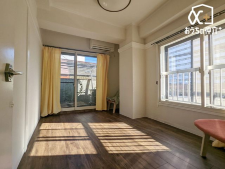 �q������ �q�������ɃI�X�X���ȗm���̗l�q�ł��B�o���R�j�[�ɖʂ��Ă��邽�ߊ��C�����₷���B���邳���\���Ȃ������ł��B