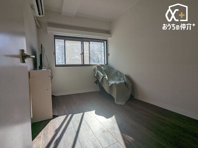 ���̑����� �삩��̍̌��Ŗ��邢�����B�q���������A�d���̃X�y�[�X�ɂ��œK�ł��B