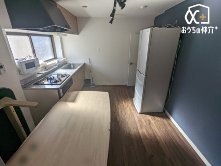 ���r���O ���邢�z�˂����������ޖ����̋�ԂŉƑ��c�����B