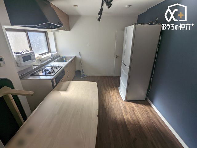 ���r���O ���邢�z�˂����������ޖ����̋�ԂŉƑ��c�����B