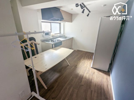 ���r���O ������̑傫�ȑ����炽���Ղ�z�����������ޖ��邢���r���O�B�Ƒ��c���⃊���b�N�X�^�C���ɍœK�ȊJ�������ӂ���Ԃł��B