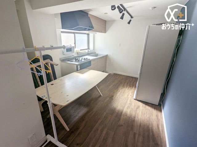 ���r���O ������̑傫�ȑ����炽���Ղ�z�����������ޖ��邢���r���O�B�Ƒ��c���⃊���b�N�X�^�C���ɍœK�ȊJ�������ӂ���Ԃł��B