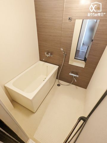 ���� �o�X���[���Ń����b�N�X�o�X�^�C���B�o�X�^�u�ɂ����Ċ����Ȃ���S�Ƒ̂����t���b�V���B����̔�������Ă���鐴�����̂���o�X���[���B