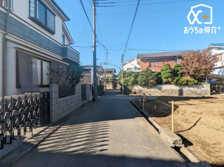 ���n�O�ώʐ^ �O�ʓ��H�͐����S�������ɖʂ��Ă��܂��B