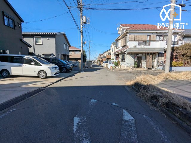 ���n�y�n�ʐ^ ������悤�Ȑ��w�i�ɁA���X�ƘȂޓ@��́A���z�̉��b�𑶕��Ɏ󂯂�B�L�т₩�ŊJ���I�Ȓ��]�ƁA�����Ղ�ƍ~�蒍���z���ɁA�����ɏZ�܂��ґ�������Ǝ������Ē����܂�