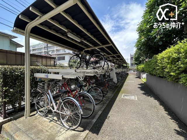 ���̑� �J�̓��ł����S�̉����t���̒��֏�