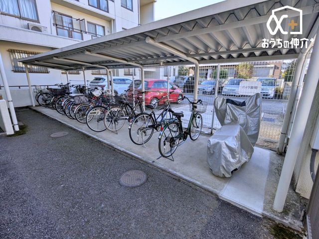 ���̑� ���֏ꂪ�~�n���ɐ݂����Ă��܂��B�����Ȃ��q�l��A�w���̂��q�l�ɂƂ��Ă͎��]�Ԃ���؂Ȉړ���i�Ȃ̂ŁA�Y��ɐ������ꂽ�ꏊ�ɕۊǂł���͈̂��S�ł��B