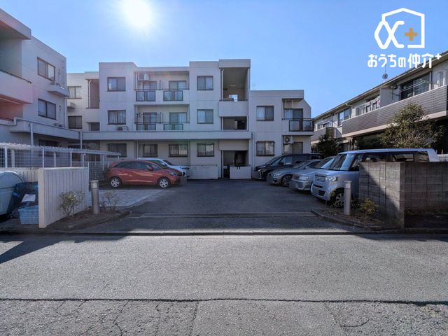 ���ԏ� �������ɂ��钓�ԏ�ɂȂ�܂��B���݂͋󂫂��Ȃ��Ƃ������ƂŁA�߂��̃R�C���p�[�L���O�������p���������`�ƂȂ�܂��B