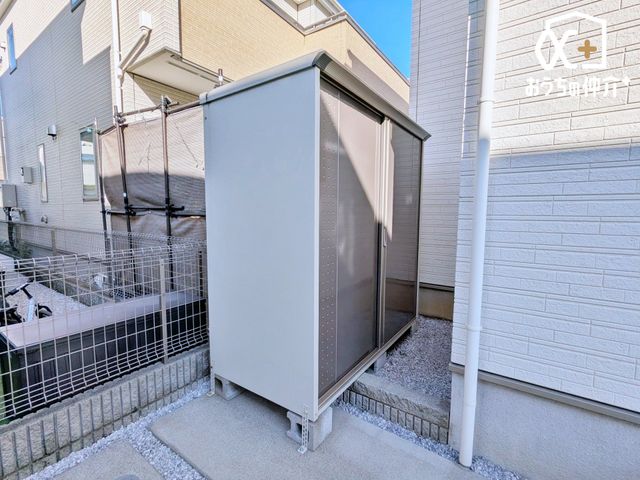 ���[ �傫�ȉו����y�X���[�ł����e�ʂ̎��[�X�y�[�X�B�V�[�Y���p�i��A��̕��E���W���[�p�i�����܂��̂ɂƂĂ��֗��ł��B�������猩���Ȃ��\���Ȃ̂ŁA���[���Ă��镨�������ċC�ɂȂ�Ƃ������Ƃ�����܂���B