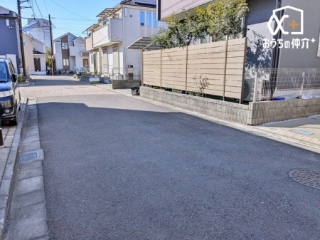 ���n�O�ώʐ^ ������悤�Ȑ��w�i�ɁA���X�ƘȂޓ@��́A���z�̉��b�𑶕��Ɏ󂯂�B�L�т₩�ŊJ���I�Ȓ��]�ƁA�����Ղ�ƍ~�蒍���z���ɁA�����ɏZ�܂��ґ�������Ǝ������Ē����܂�