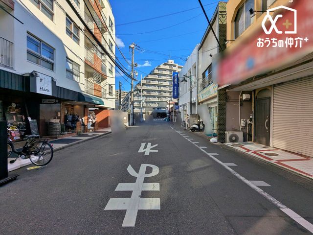 ���n�y�n�ʐ^ ������悤�Ȑ��w�i�ɁA���X�ƘȂޓ@��́A���z�̉��b�𑶕��Ɏ󂯂�B�L�т₩�ŊJ���I�Ȓ��]�ƁA�����Ղ�ƍ~�蒍���z���ɁA�����ɏZ�܂��ґ�������Ǝ������Ē����܂�