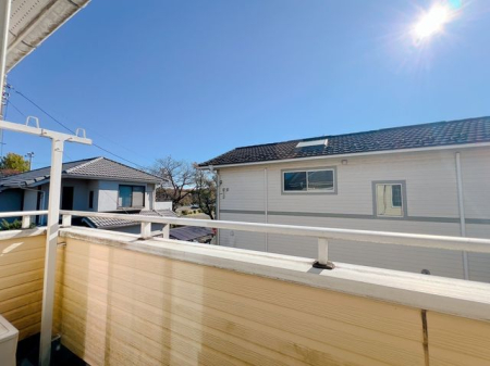 �o���R�j�[ ���炩�ȗz�˂��������~���o���R�j�[�B���w�i�ɐS�n�悢�������������Ă����܂��B����O�֏o�ĊJ�����𖡂킦���Ԃł��B