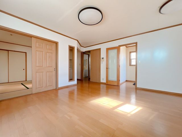 ���r���O -