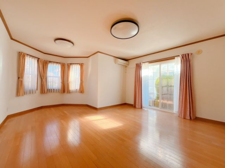 ���r���O �`Living�`�����݂̂���i�`�������e�C�X�g��LDK�B�̂�т肭�낮�\�t�@��A���H�����y���ރ_�C�j���O�Z�b�g��u���Ă��������͂���܂���B