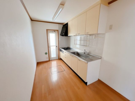 �L�b�`�� �����g���L�b�`�������炱���A�H���̏������y�������ԂɁA�Z�������ł��X���[�Y�ɖ��ʂȂ���Ƃł���A���������ȒP�ɂł���ȂǁA�������y��������L�b�`���X�y�[�X�ł��B