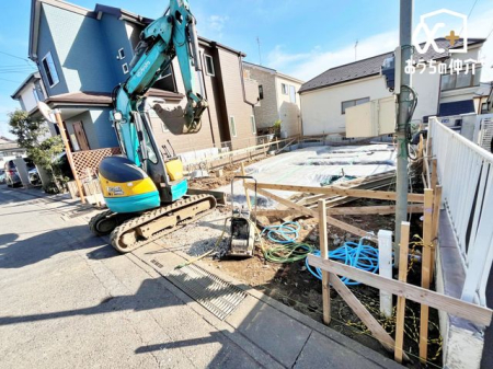 ���n�O�ώʐ^ �ՐÂȏZ��n�Ŏq��ĉƑ��Ƀs�b�^���B�����̂��U�������K�ȗ΂Ɍb�܂ꂽ�G���A�ŁA���R�ɕ�܂ꂽ���₩�ȕ�炵���������邽�߂́A��Ƃ肠��Z���������Ă��܂��B