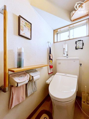 �g�C�� �������̂��邷������Ƃ����g�C���B�����g���ꏊ�����炱���A�������₨�|�����ȒP�ȃV���v���ȃf�U�C���ł��B�����t���Ȃ̂ŁA�펞���C���ł��A�C�ɂȂ鉘���J�r�̔�����}�����܂��ˁI