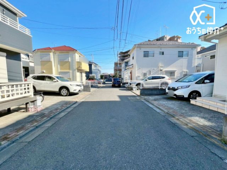 ���n�O�ώʐ^ ������悤�Ȑ��w�i�ɁA���X�ƘȂޓ@��́A���z�̉��b�𑶕��Ɏ󂯂�B�L�т₩�ŊJ���I�Ȓ��]�ƁA�����Ղ�ƍ~�蒍���z���ɁA�����ɏZ�܂��ґ�������Ǝ������Ē����܂�