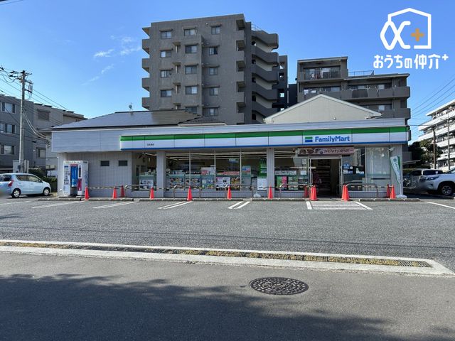 ���ӊ� �t�@�~���[�}�[�g�k�H�ÓX �k��5���B24���ԉc�ƂȂ̂ŁA�}�Ȃ��������ɂ��֗��ł��B���H����y�����p�i��̔����Ă���܂��B���ԏ�L 380m