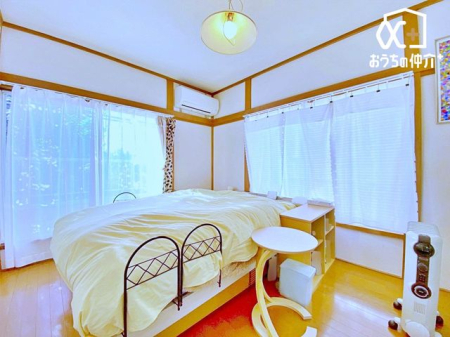 �Q�� �o���R�j�[�ɖʂ����Q���́A�����𗁂тȂ���ڊo�߂�S�n�悳�ƁA�J�������y���߂��ґ�ȋ�Ԃł��B