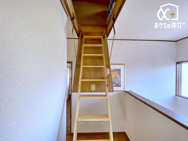 ���̑����� �G�߂��Ƃ̈ߗނ�Ɠd�A�v���o�̕i�Ȃǂ������Ղ���[�ł���s���������[�t�������B���i�g��Ȃ��������܂��Ă����邽�߁A���Z��Ԃ��L�����K�ɕۂĂ܂��B