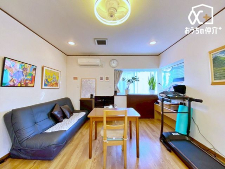 ���r���O �Ƒ��̏Ί炪�W���L�X���r���O�B�㎿�ȃf�U�C���Ƌ@�\�������a�����ԂŁA���z�̕�炵�������B