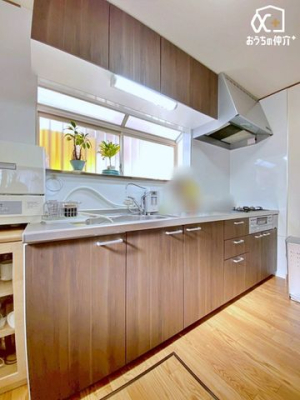 �L�b�`�� ���[�������L�b�`���͒�������H�ނ��������萮���ł��A��ƌ������A�b�v�B�����ڂ��X�b�L�����A�����̗��������K�ɂȂ�܂��B