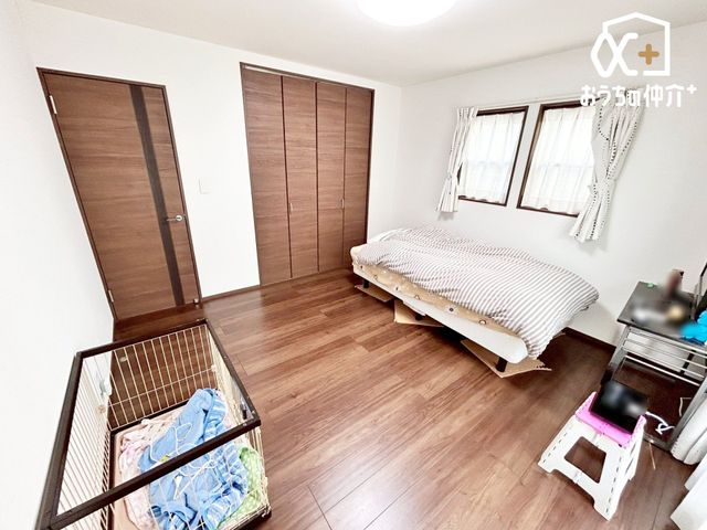 ���̑����� �N���[�[�b�g�����̗m���́A�ߗނ⏬��������������[�ł��A�L�X�Ƃ�����Ԃ��ێ����܂��B�������ڂ����₷���A�g������̗ǂ����K�ȃv���C�x�[�g��Ԃł��B