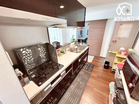 �L�b�`�� �����g���L�b�`�������炱���A�H���̏������y�������ԂɁA�Z�������ł��X���[�Y�ɖ��ʂȂ���Ƃł���A���������ȒP�ɂł���ȂǁA�������y��������L�b�`���X�y�[�X�ł��B