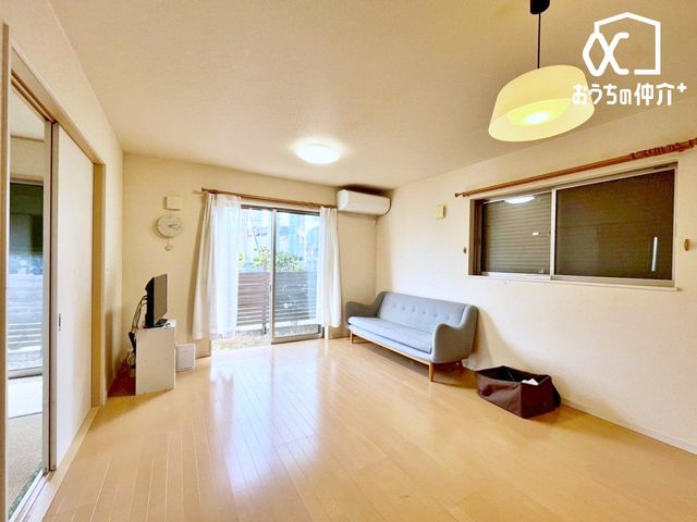 ���r���O �L���Ȍ����Ƃ炷���̏ꏊ�́A�������Ȃ���b���y���݁A�������Ƃ������Ԃ��߂����ꏊ�B�Ƒ��̓��킪���܂���؂ȋ�Ԃł��B