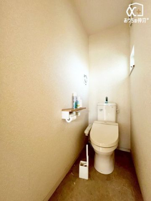 �g�C�� �������̂��邷������Ƃ����g�C���B�����g���ꏊ�����炱���A�������₨�|�����ȒP�ȃV���v���ȃf�U�C���ł��B�����t���Ȃ̂ŁA�펞���C���ł��A�C�ɂȂ鉘���J�r�̔�����}�����܂��ˁI