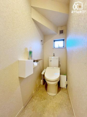 �g�C�� 1�K��2�K�ɂ��ꂼ��g�C����ݒu�B���̃o�^�o�^���鎞�ԑтɂ����ݍ������ƂȂ����K�ɂ��g�����������܂��ˁB