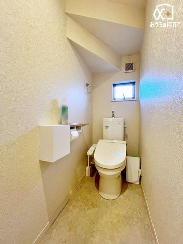 �g�C�� 1�K��2�K�ɂ��ꂼ��g�C����ݒu�B���̃o�^�o�^���鎞�ԑтɂ����ݍ������ƂȂ����K�ɂ��g�����������܂��ˁB