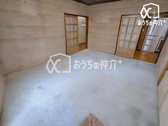 ���r���O ���R�ɉƑ��̏W�܂郊�r���O��ԁB�������Ƃ������Ԃ��A�Ƒ��ꏏ�ɉ߂����鎞�Ԃ𑝂₹�����Ȗ��邭�L�X�Ƃ�����Ԃł��B