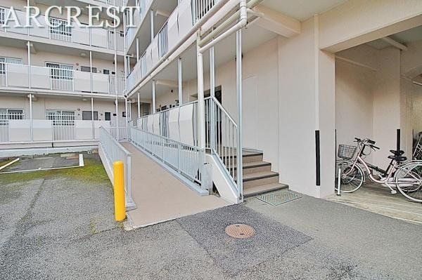 �G���g�����X �������̍s���͂����G���g�����X�̓Q�X�g�����S���Č}�����܂��B���ӎ{�݂��[���̍D���n�Ɍ��}���V�����ł��B