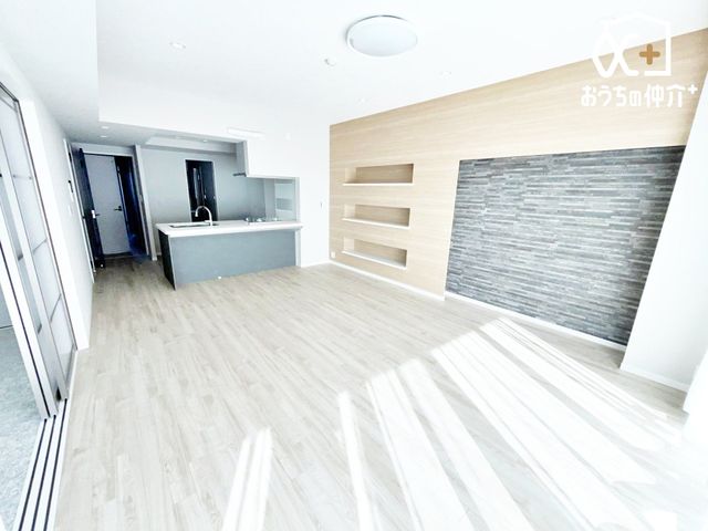 ���r���O �Ƒ��݂�Ȃ��u�₩�Ɍ��₩�ɉ߂�����悤�ɁA�D����������荞�񂾃��r���O�_�C�j���O�B�㎿�ȉ�����ɕ�܂��A���K�ŉ��₩�ȃv���C�x�[�g��Ԃł��B