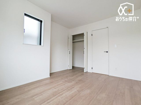 �Q�� �����������炩���������ގ�Q���B�����������ؖڂƔ��ǂ��S�n�悭�A���[�[���B�x�b�h��f�X�N���u����L���ŁA�Â��Ȏ��Ԃ���ވꎺ�B���͑u�₩�ȕ����ʂ�A��͂������x���ł��܂��B