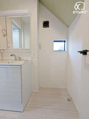 ���ʑ�E���ʏ� ����������ʕ����ǍD�ȃ����h���[�X�y�[�X�ł��B