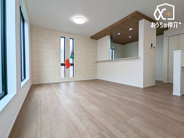 ���r���O ������̑傫�ȑ����炽���Ղ�z�����������ޖ��邢���r���O�B�Ƒ��c���⃊���b�N�X�^�C���ɍœK�ȊJ�������ӂ���Ԃł��B