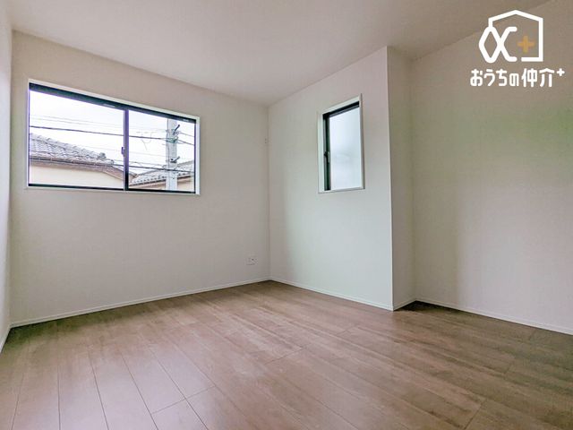 �Q�� �Q���ɃI�X�X����2�K6.5���m���̗l�q�ł��B�N���[�[�b�g���t���Ă���A�Q��E�ߗޓ����L�x�Ɏ��[�\�ȐQ���ł��B