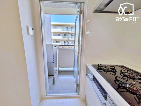 �L�b�`�� �V���N���ɂ��o���R�j�[������܂��B