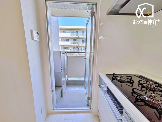 �L�b�`�� �V���N���ɂ��o���R�j�[������܂��B