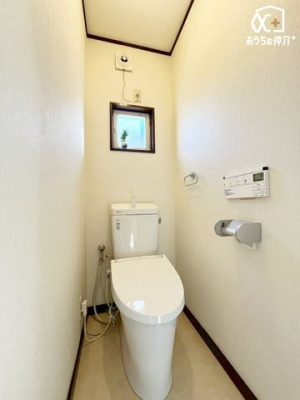 �g�C�� �������̂��邷������Ƃ����g�C���B�����g���ꏊ�����炱���A�������₨�|�����ȒP�ȃV���v���ȃf�U�C���ł��B�����t���Ȃ̂ŁA�펞���C���ł��A�C�ɂȂ鉘���J�r�̔�����}�����܂��ˁI