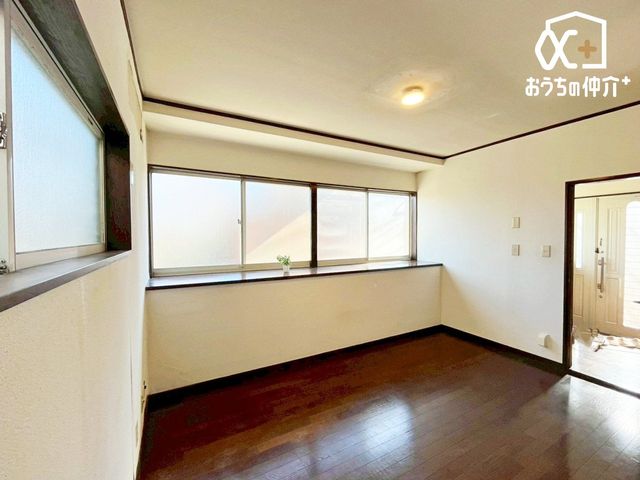 ���r���O ���R�ɉƑ��̏W�܂郊�r���O��ԁB�������Ƃ������Ԃ��A�Ƒ��ꏏ�ɉ߂����鎞�Ԃ𑝂₹�����Ȗ��邭�L�X�Ƃ�����Ԃł��B