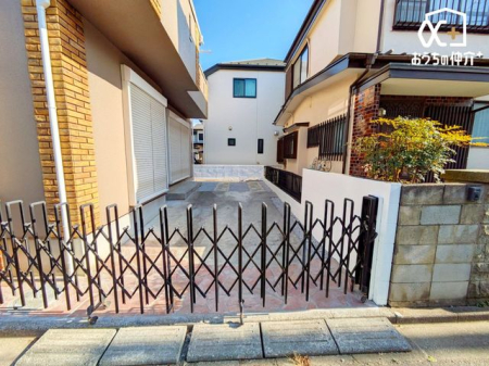  �ԏc��2�䒓�ԉ\�ł��B�Ԓʂ菭�Ȃ��������ƒ��ԉ\�ł��B