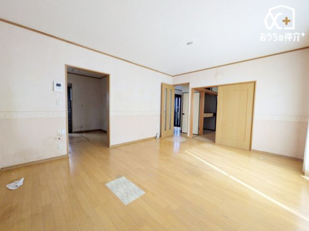 ���r���O �`Living�`�������������͋C��LDK�B�̂�т肭�낮�\�t�@��A���H�����y���ރ_�C�j���O�Z�b�g��u���Ă��������͂���܂���B