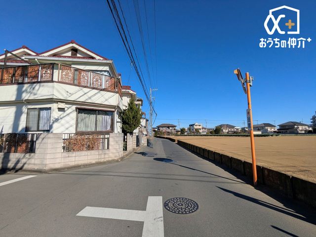 ���n�O�ώʐ^ ������悤�Ȑ��w�i�ɁA���X�ƘȂޓ@��́A���z�̉��b�𑶕��Ɏ󂯂�B�L�т₩�ŊJ���I�Ȓ��]�ƁA�����Ղ�ƍ~�蒍���z���ɁA�����ɏZ�܂��ґ�������Ǝ������Ē����܂�