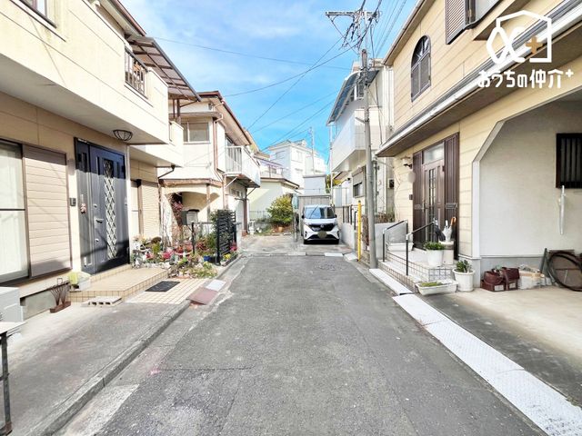 ���n�y�n�ʐ^ �������ɂȂ�Ȃ��O�ʓ��H�ŁA�Ԃ̉���������I�B���q���܂̂��邲�ƒ�ɂ��z�����ꂽ���ł��B