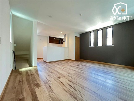 ���r���O �Ƒ��c���̎����߂����k�c�j�̗l�q�B�Ƒ������R�ƏW�܂肽���Ȃ�悤�ȁA�������Ƃ��낰���Ԃł��B���邢�z�˂����������ޖ����̋�ԁB